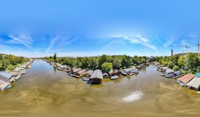 Prodej hausbotu + lodě Adriana - kotviště Praha - Smíchov