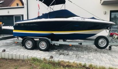 Motorová lod Regal 1900