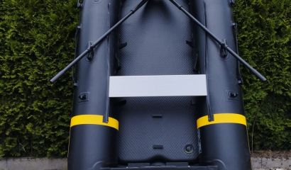 Nový nafukovací člun YellowV Iboats VB300 + Mercury F 2,5 MH - černý Nový nafukovací člun YellowV Iboats VB300 + Mercury F 2,5 MH - černý