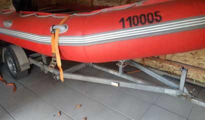 Nafukovací člun Bush s motorem Tohatsu 30k čtyřtakt plus podvalník