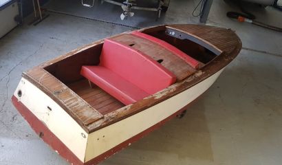 Na prodej LOĎ RIVA DDR, délka 440cm, šířka 155cm