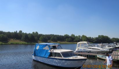 Motorová kajutová loď Christ Craft Cavalier 1977