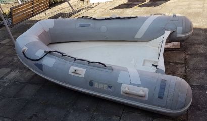 Nafukovací člun s laminátovým dnem