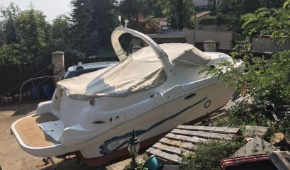 Motorový člun-jachta