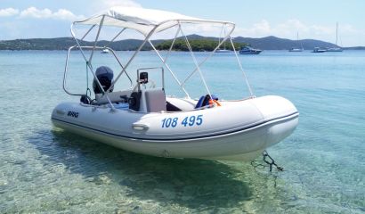 Nafukovací člun s pevným kýlem