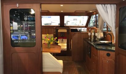 Motorová kajutová loď