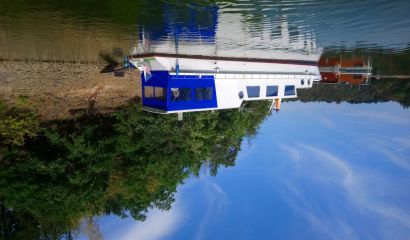 Prodám motorovou loď s kotvištěm