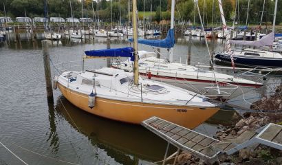 Prodám kajutovou plachetnici Jeanneau Brin De Folie