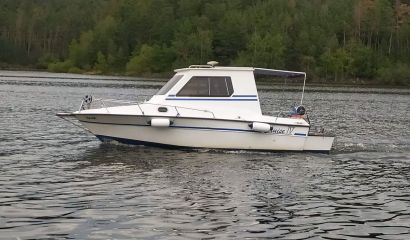 Kajutový motorový člun