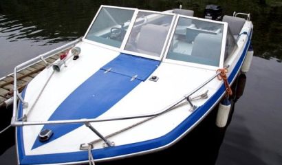 Prodám člun Glastron, Mercury 150, dvouosý vlek Prodám člun Glastron, Mercury 150, dvouosý vlek